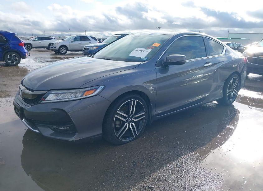 Photo 2 of 2017 Honda Accord TOURING V6 (VIN 1HGCT2B06HA001772)