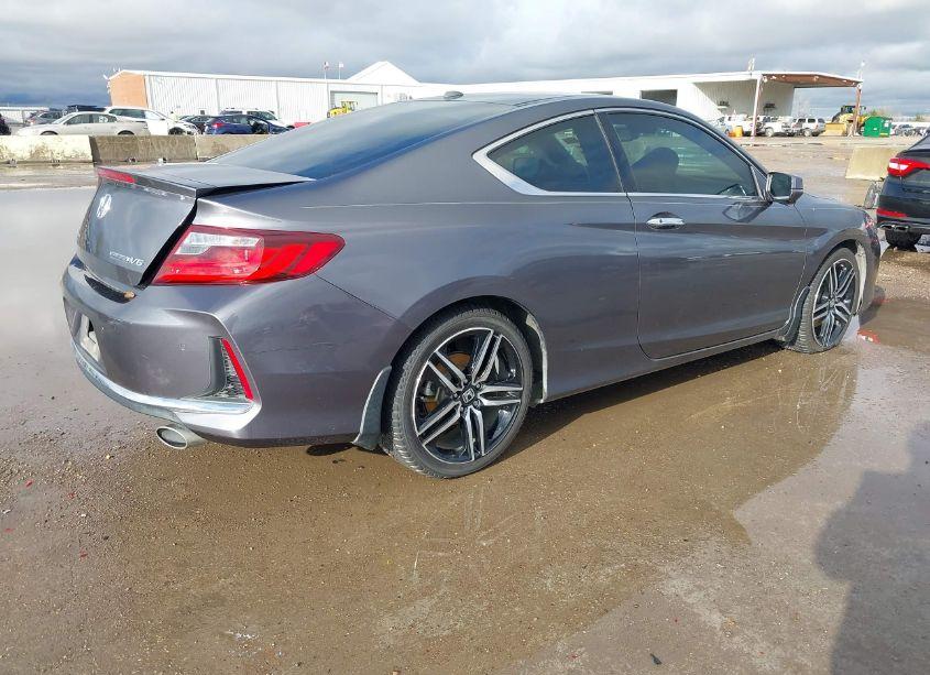 Photo 4 of 2017 Honda Accord TOURING V6 (VIN 1HGCT2B06HA001772)