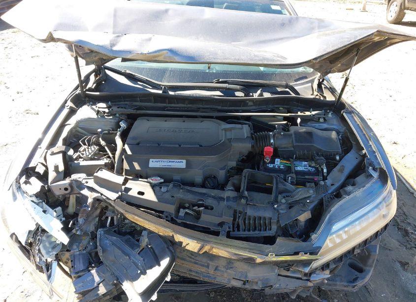 Photo 10 of 2016 Honda Accord TOURING (VIN 1HGCT2B08GA003375)