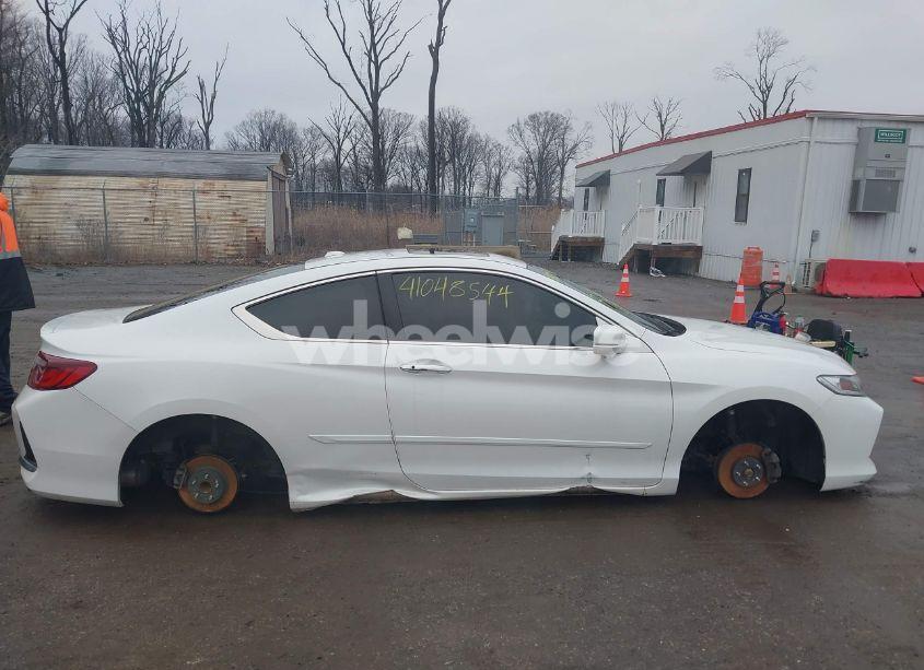 Photo 12 of 2017 Honda Accord EX-L V6 (VIN 1HGCT2B87HA001897)