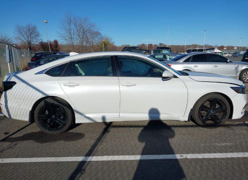 Photo 13 of 2019 Honda Accord SPORT (VIN 1HGCV1E32KA005822)