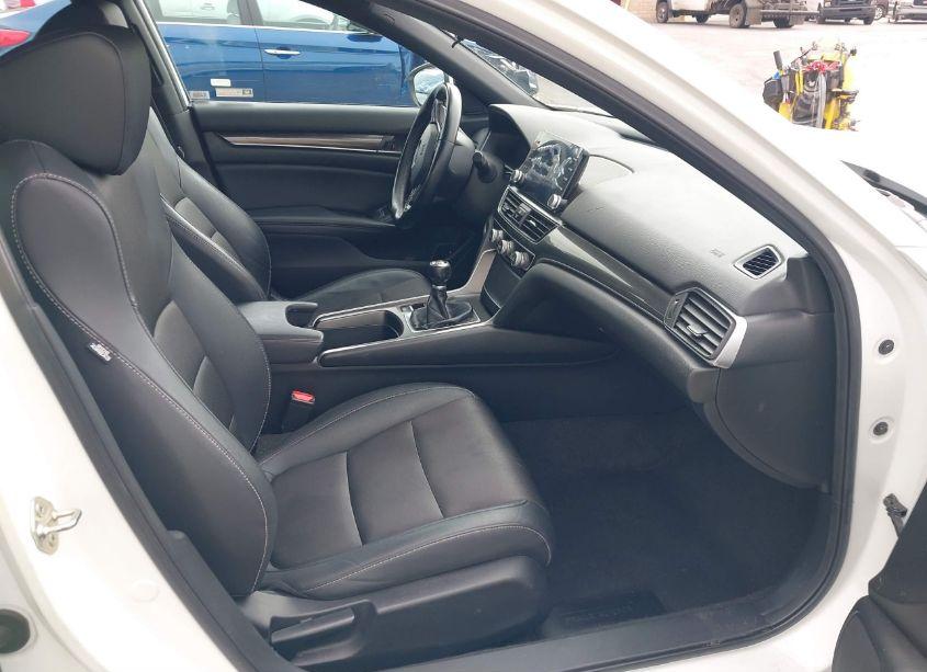 Photo 5 of 2019 Honda Accord SPORT (VIN 1HGCV1E3XKA046764)
