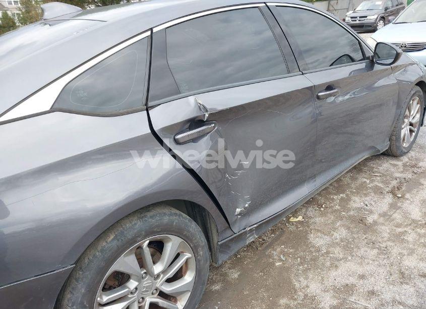 Photo 12 of 2018 Honda Accord LX (VIN 1HGCV1F10JA009623)