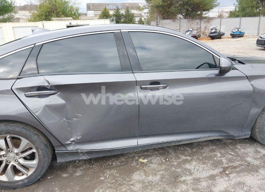 Photo 13 of 2018 Honda Accord LX (VIN 1HGCV1F10JA009623)