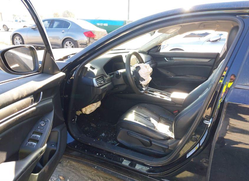 Photo 5 of 2018 Honda Accord LX (VIN 1HGCV1F10JA120088)