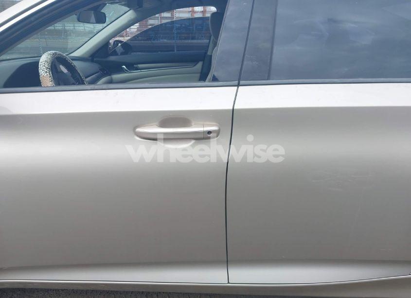 Photo 14 of 2018 Honda Accord LX (VIN 1HGCV1F10JA147176)