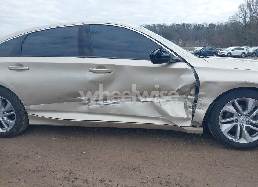 Photo 6 of 2018 Honda Accord LX (VIN 1HGCV1F10JA147176)