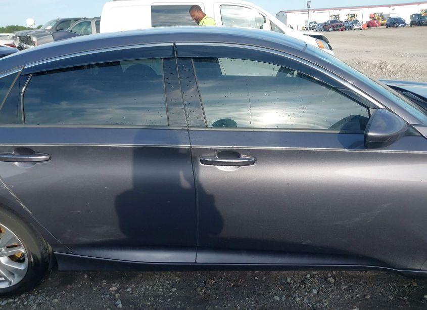 Photo 13 of 2018 Honda Accord LX (VIN 1HGCV1F11JA202279)