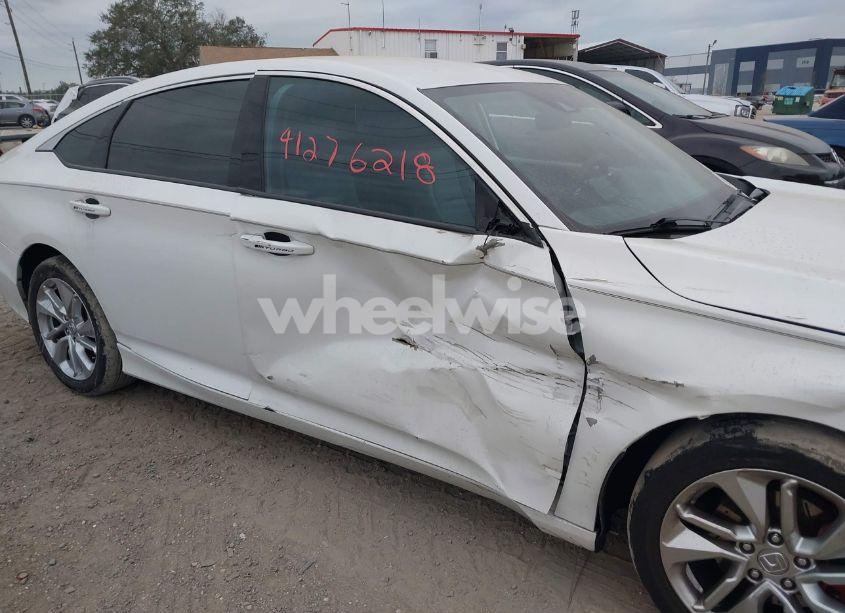 Photo 6 of 2018 Honda Accord LX (VIN 1HGCV1F11JA261932)