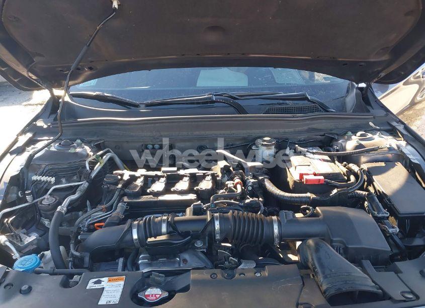 Photo 10 of 2018 Honda Accord LX (VIN 1HGCV1F13JA041823)