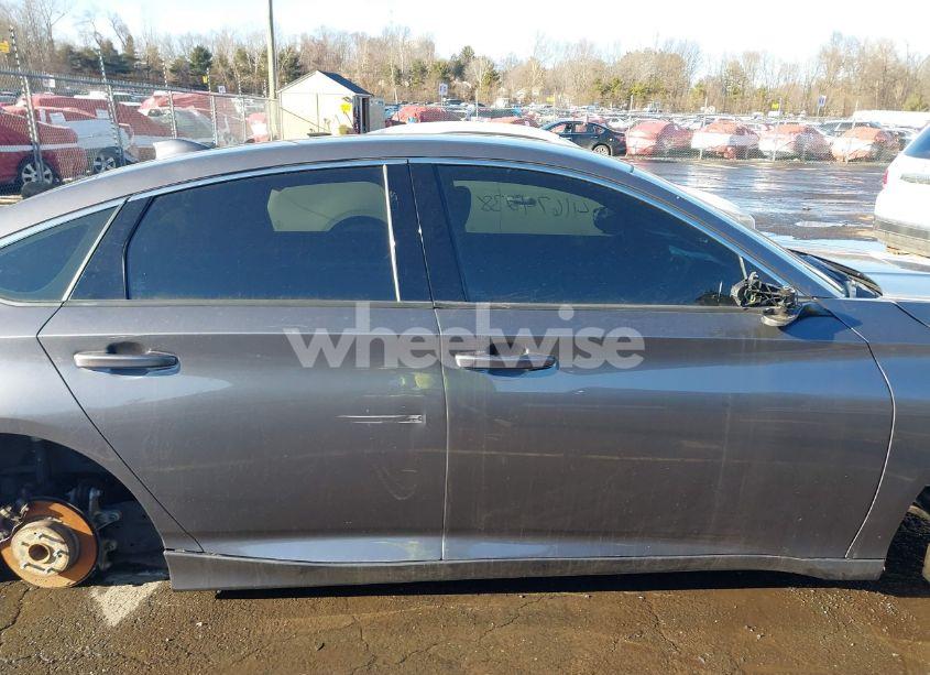Photo 13 of 2018 Honda Accord LX (VIN 1HGCV1F13JA041823)