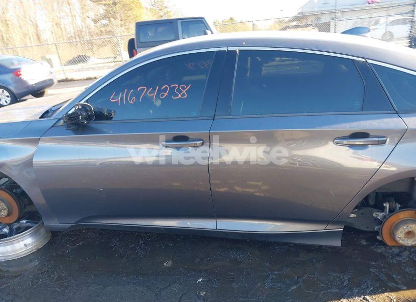 Photo 14 of 2018 Honda Accord LX (VIN 1HGCV1F13JA041823)