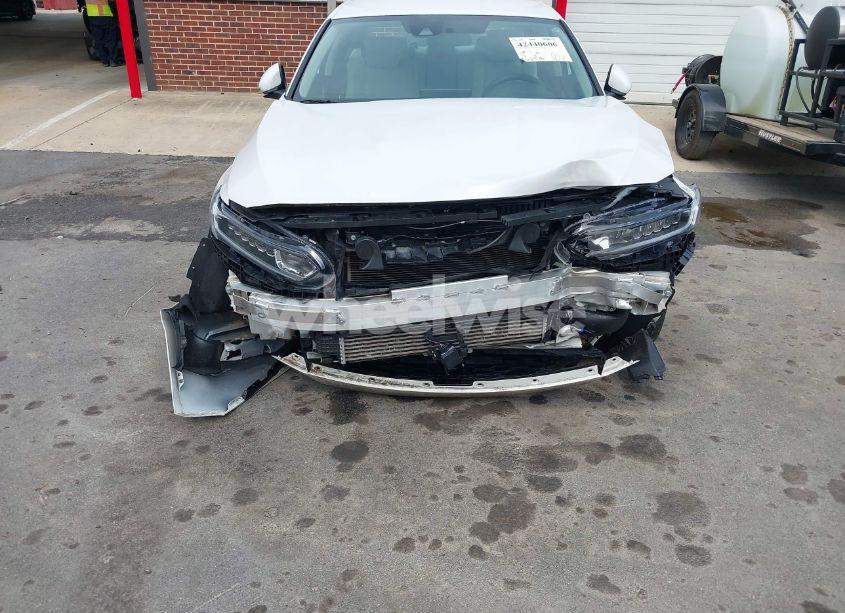 Photo 6 of 2018 Honda Accord LX (VIN 1HGCV1F13JA080721)