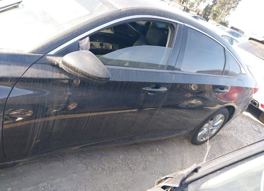 Photo 14 of 2018 Honda Accord LX (VIN 1HGCV1F13JA084140)