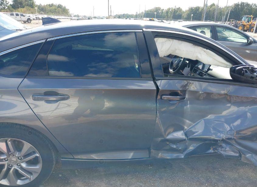 Photo 13 of 2018 Honda Accord LX (VIN 1HGCV1F13JA100692)