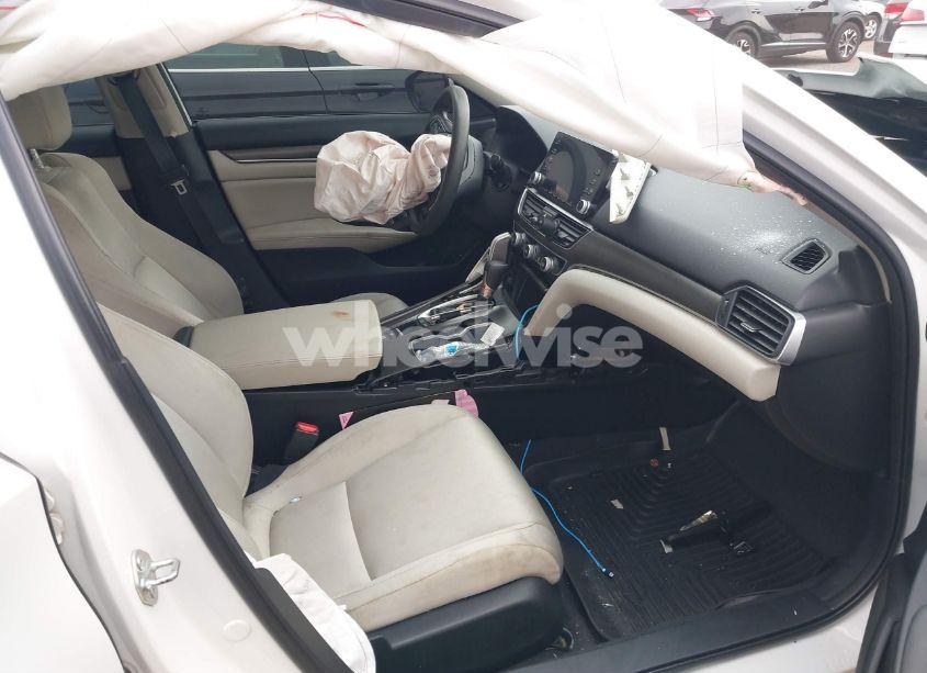 Photo 5 of 2018 Honda Accord LX (VIN 1HGCV1F13JA242962)