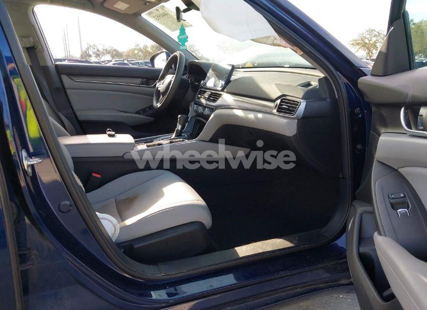 Photo 5 of 2018 Honda Accord LX (VIN 1HGCV1F14JA028966)