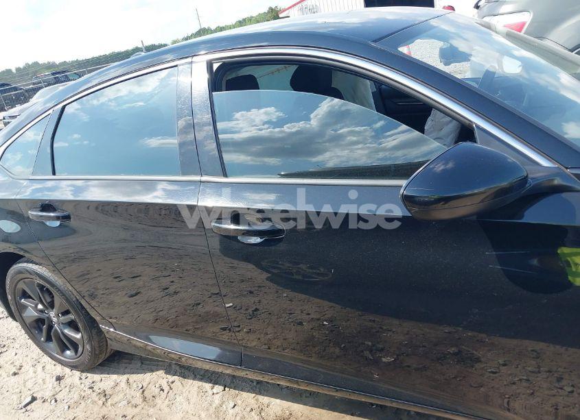 Photo 13 of 2018 Honda Accord LX (VIN 1HGCV1F14JA233526)