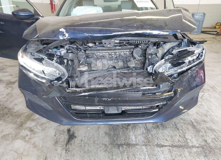 Photo 6 of 2018 Honda Accord LX (VIN 1HGCV1F15JA100872)