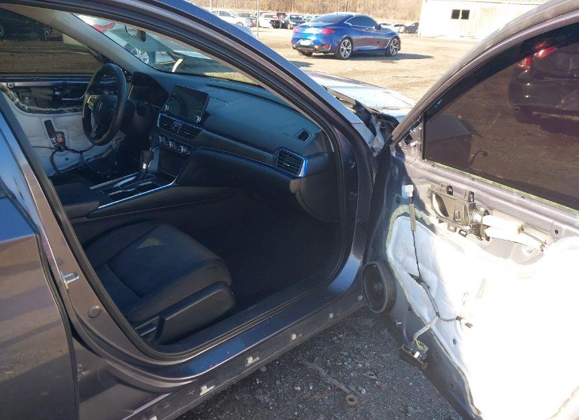 Photo 5 of 2018 Honda Accord LX (VIN 1HGCV1F16JA206652)