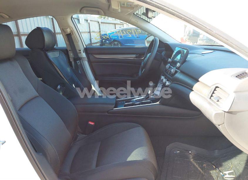 Photo 5 of 2018 Honda Accord LX (VIN 1HGCV1F16JA261554)