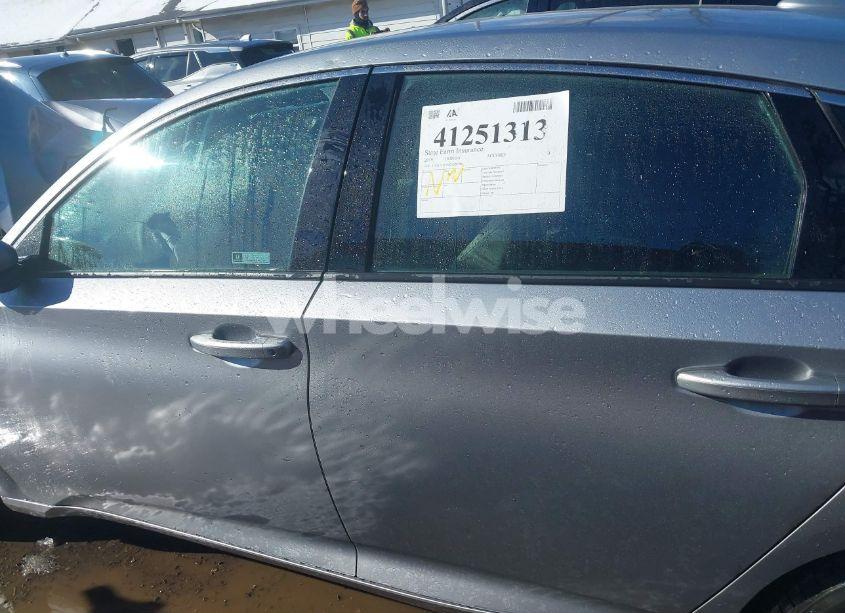 Photo 13 of 2019 Honda Accord LX (VIN 1HGCV1F16KA028288)