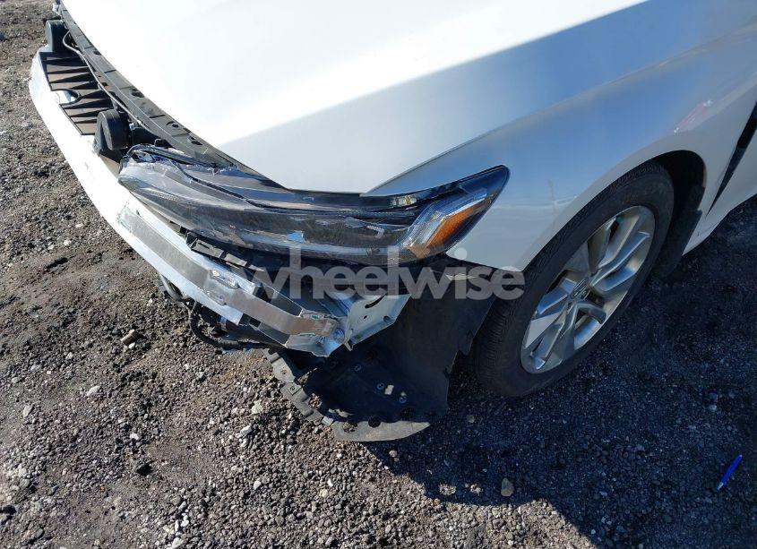 Photo 6 of 2018 Honda Accord LX (VIN 1HGCV1F17JA051724)