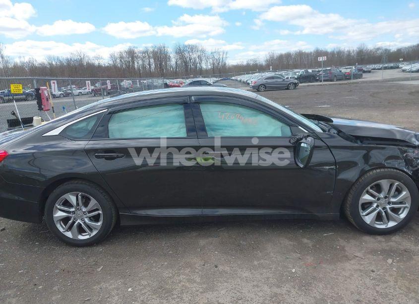 Photo 13 of 2018 Honda Accord LX (VIN 1HGCV1F17JA241961)