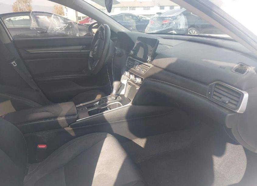 Photo 5 of 2018 Honda Accord LX (VIN 1HGCV1F17JA260252)