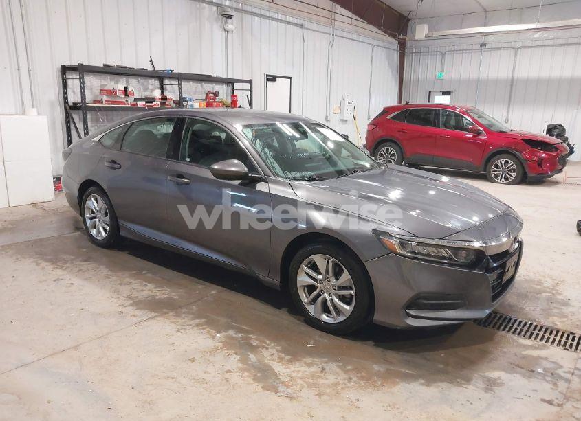2019 Honda Accord LX (VIN 1HGCV1F17KA135267) main photo