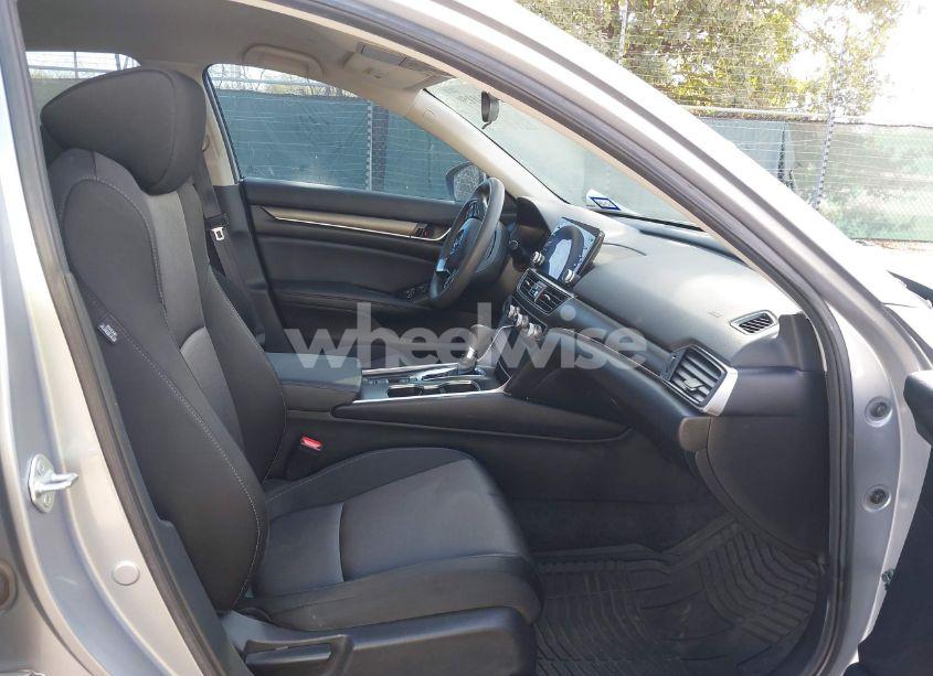 Photo 5 of 2022 Honda Accord LX (VIN 1HGCV1F17NA012928)