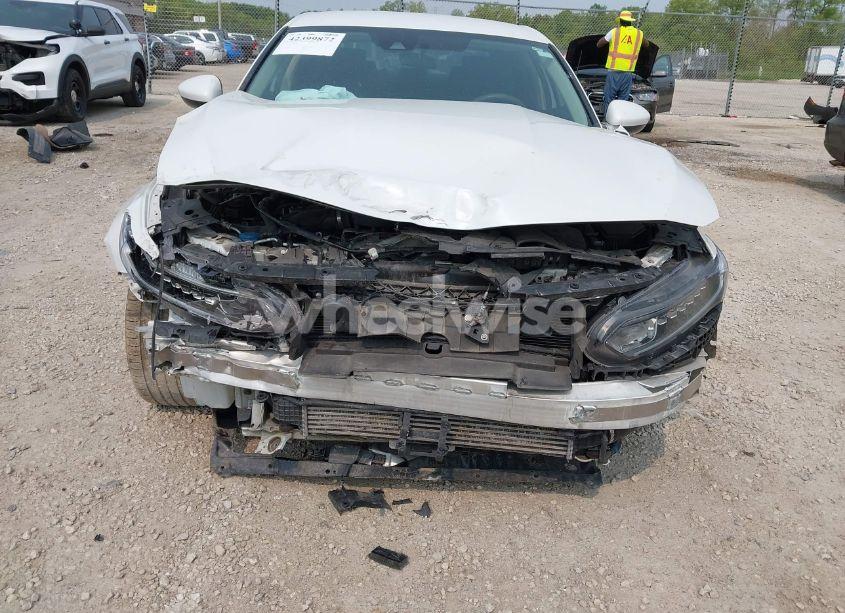 Photo 6 of 2018 Honda Accord LX (VIN 1HGCV1F18JA072971)