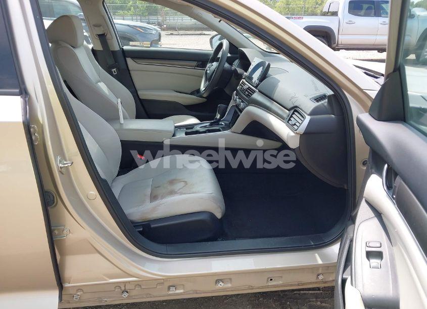 Photo 5 of 2018 Honda Accord LX (VIN 1HGCV1F19JA205964)