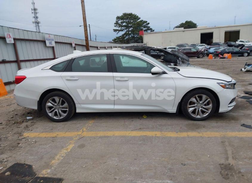 Photo 13 of 2018 Honda Accord LX (VIN 1HGCV1F19JA232257)