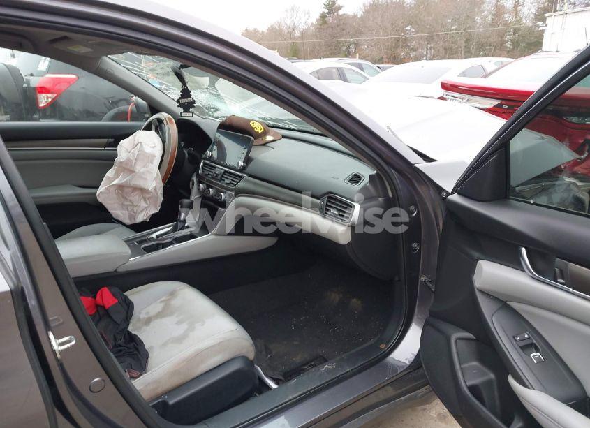 Photo 5 of 2018 Honda Accord LX (VIN 1HGCV1F19JA252380)