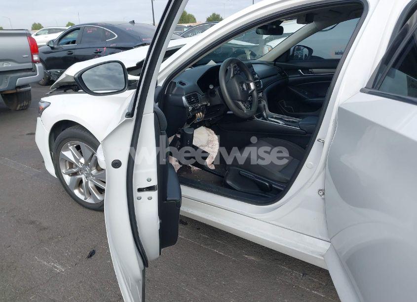 Photo 5 of 2018 Honda Accord LX (VIN 1HGCV1F1XJA032004)