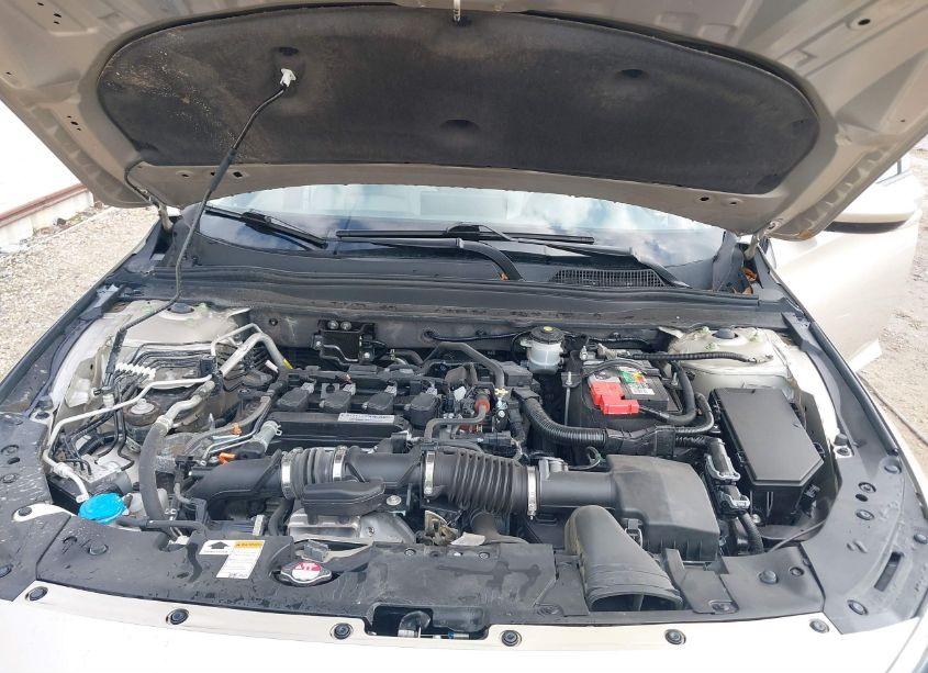 Photo 10 of 2018 Honda Accord LX (VIN 1HGCV1F1XJA033945)