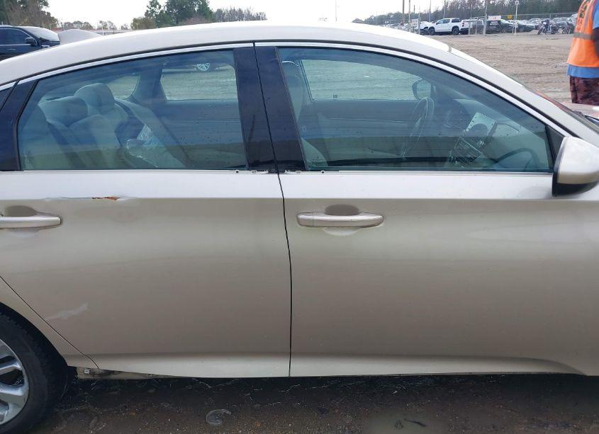 Photo 14 of 2018 Honda Accord LX (VIN 1HGCV1F1XJA033945)