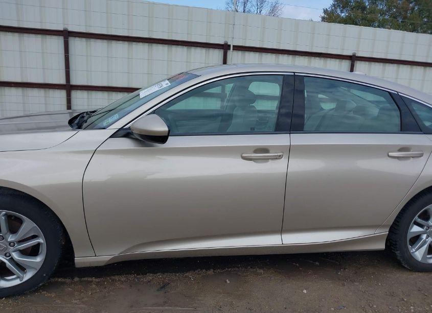Photo 15 of 2018 Honda Accord LX (VIN 1HGCV1F1XJA033945)