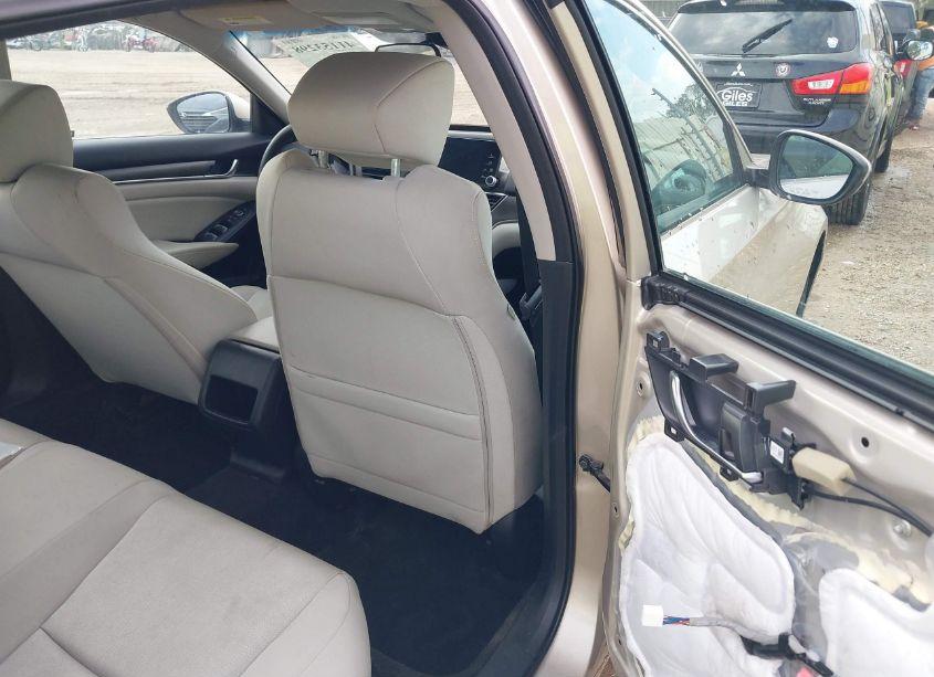 Photo 8 of 2018 Honda Accord LX (VIN 1HGCV1F1XJA033945)