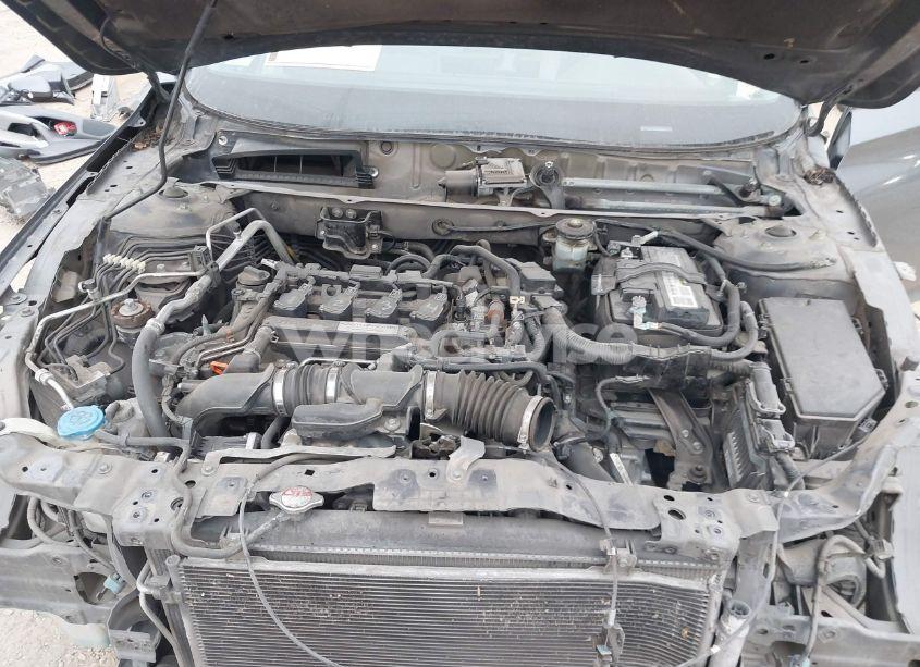 Photo 10 of 2018 Honda Accord LX (VIN 1HGCV1F1XJA036103)