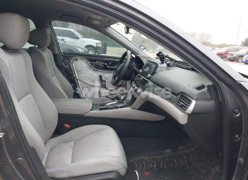 Photo 5 of 2018 Honda Accord LX (VIN 1HGCV1F1XJA036103)
