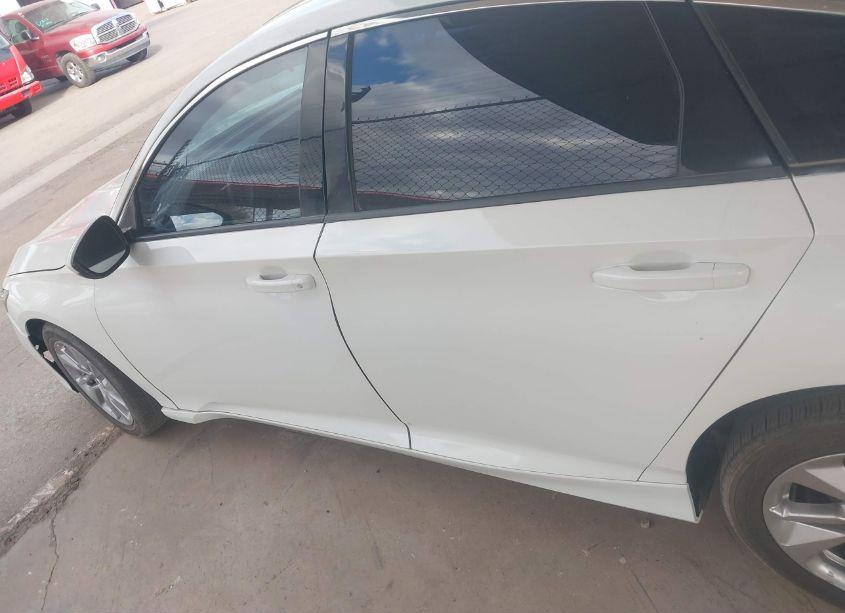 Photo 14 of 2018 Honda Accord LX (VIN 1HGCV1F1XJA067500)