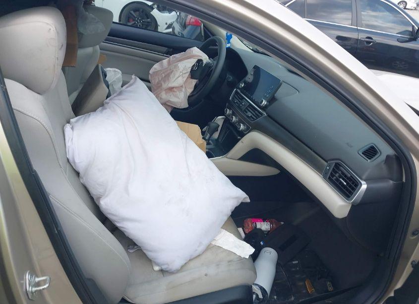 Photo 5 of 2018 Honda Accord LX (VIN 1HGCV1F1XJA083681)