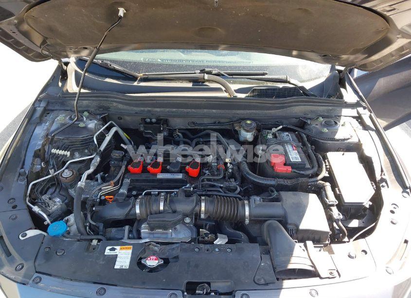 Photo 10 of 2018 Honda Accord LX (VIN 1HGCV1F1XJA151834)