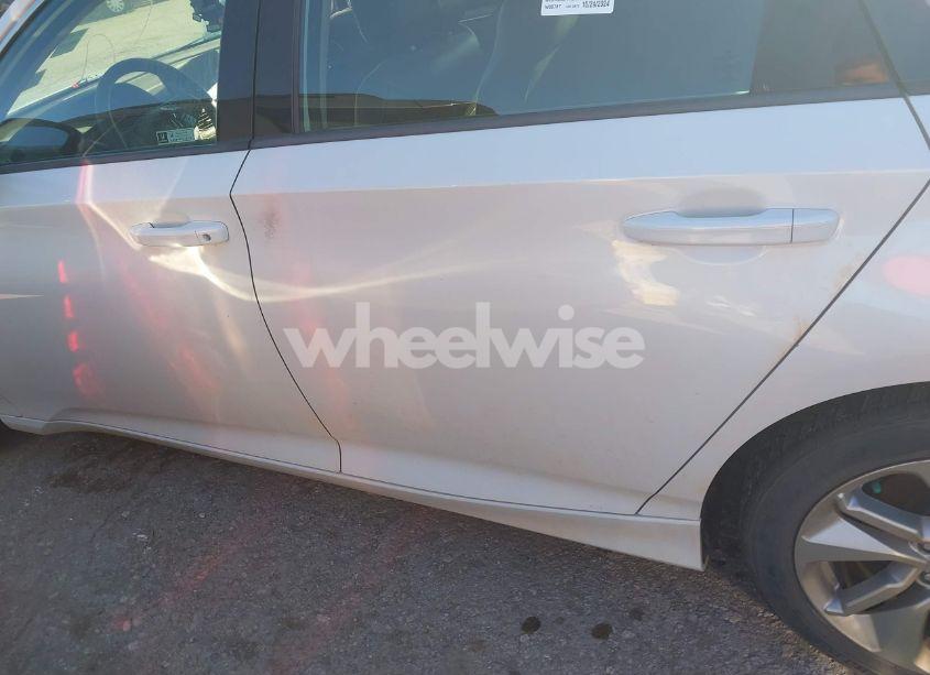 Photo 14 of 2018 Honda Accord LX (VIN 1HGCV1F1XJA210090)