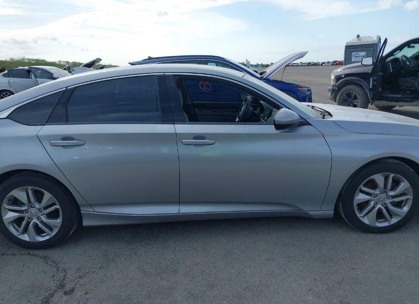 Photo 14 of 2018 Honda Accord LX (VIN 1HGCV1F1XJA214995)