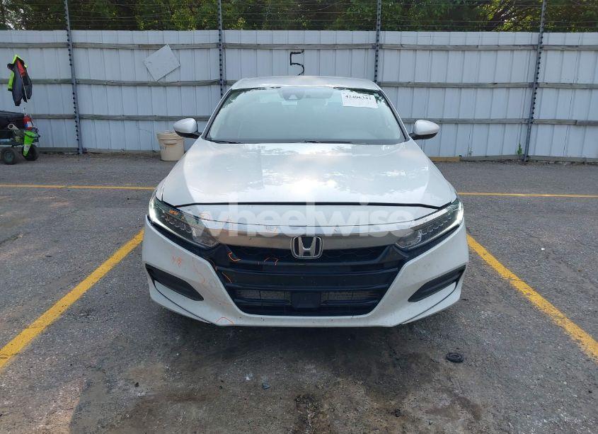 Photo 13 of 2018 Honda Accord LX (VIN 1HGCV1F1XJA241162)