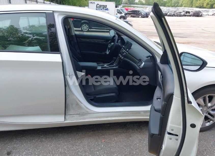 Photo 5 of 2018 Honda Accord LX (VIN 1HGCV1F1XJA241162)