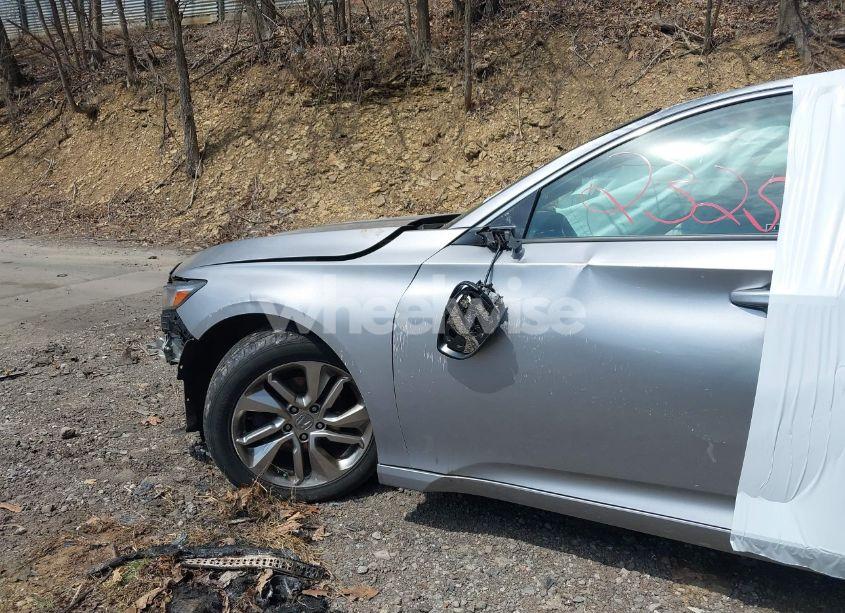 Photo 18 of 2019 Honda Accord LX (VIN 1HGCV1F1XKA177139)